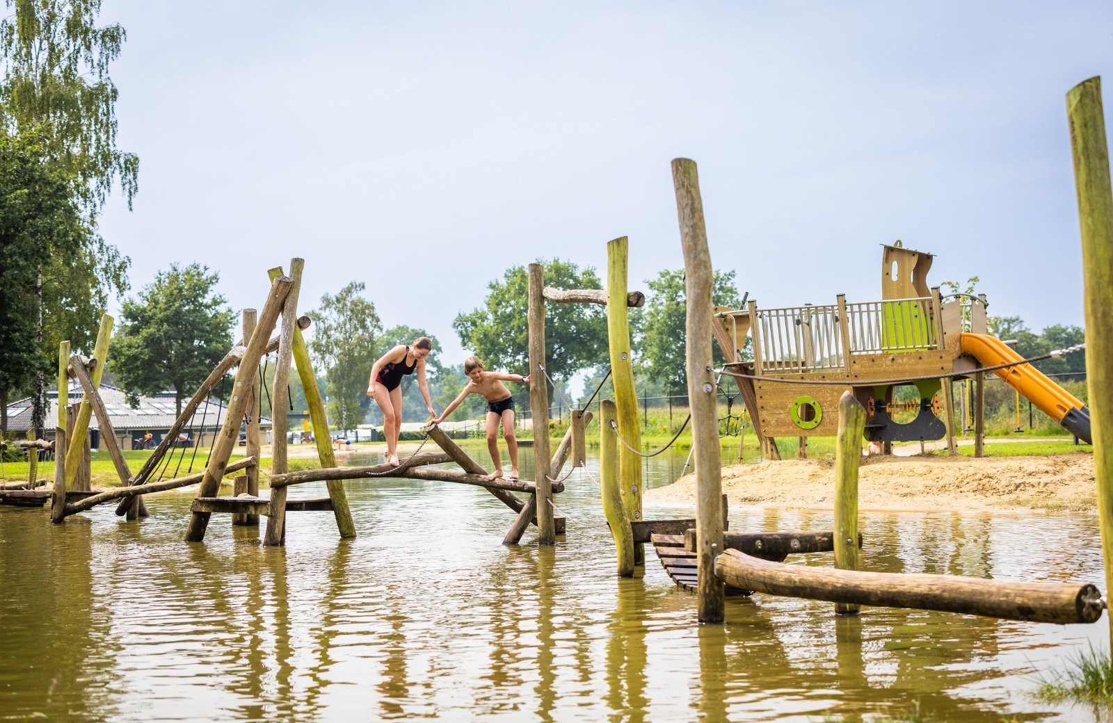 Camping met recreatieplas