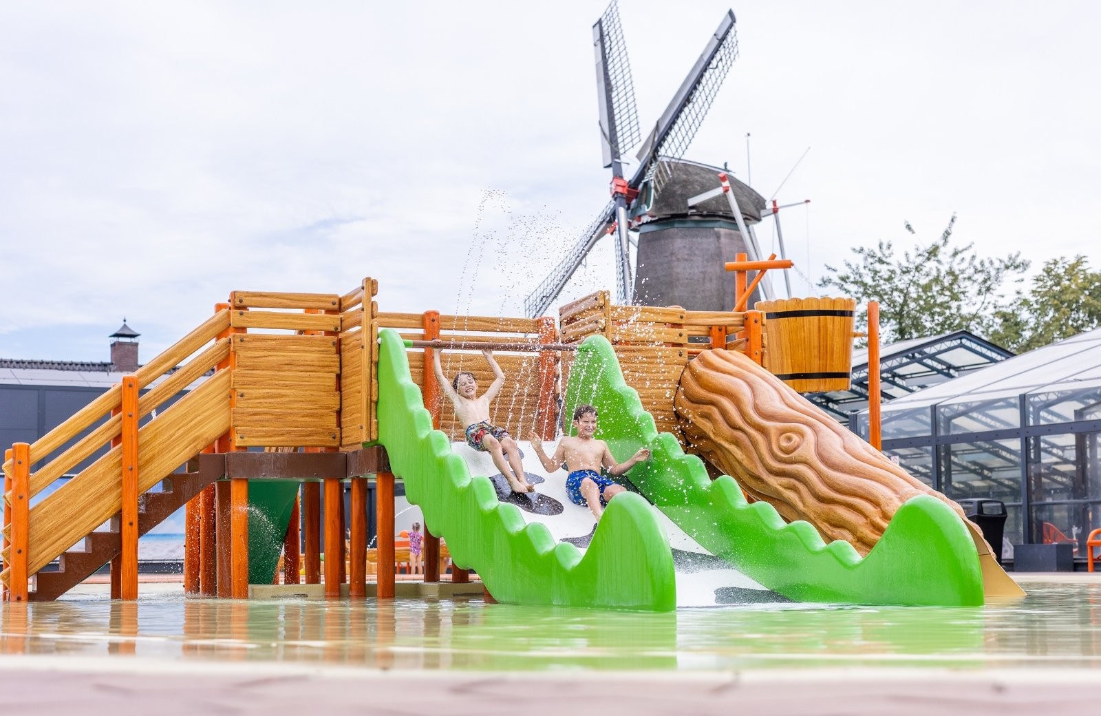 Campingplatz mit wasserrutsche